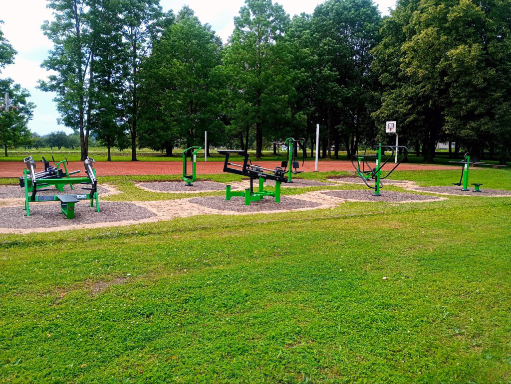 InterAtletika-workout-equipment-at-sports-ground-in-latvia-02
