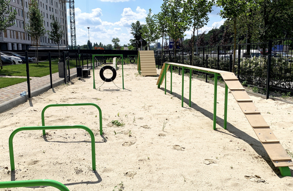 InterAtletika-from-barriers-to-slides-modern-dog-walking-03