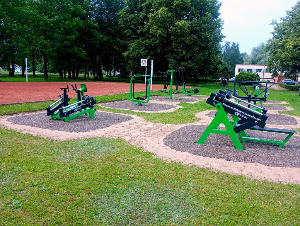 InterAtletika-workout-equipment-at-sports-ground-in-latvia-03