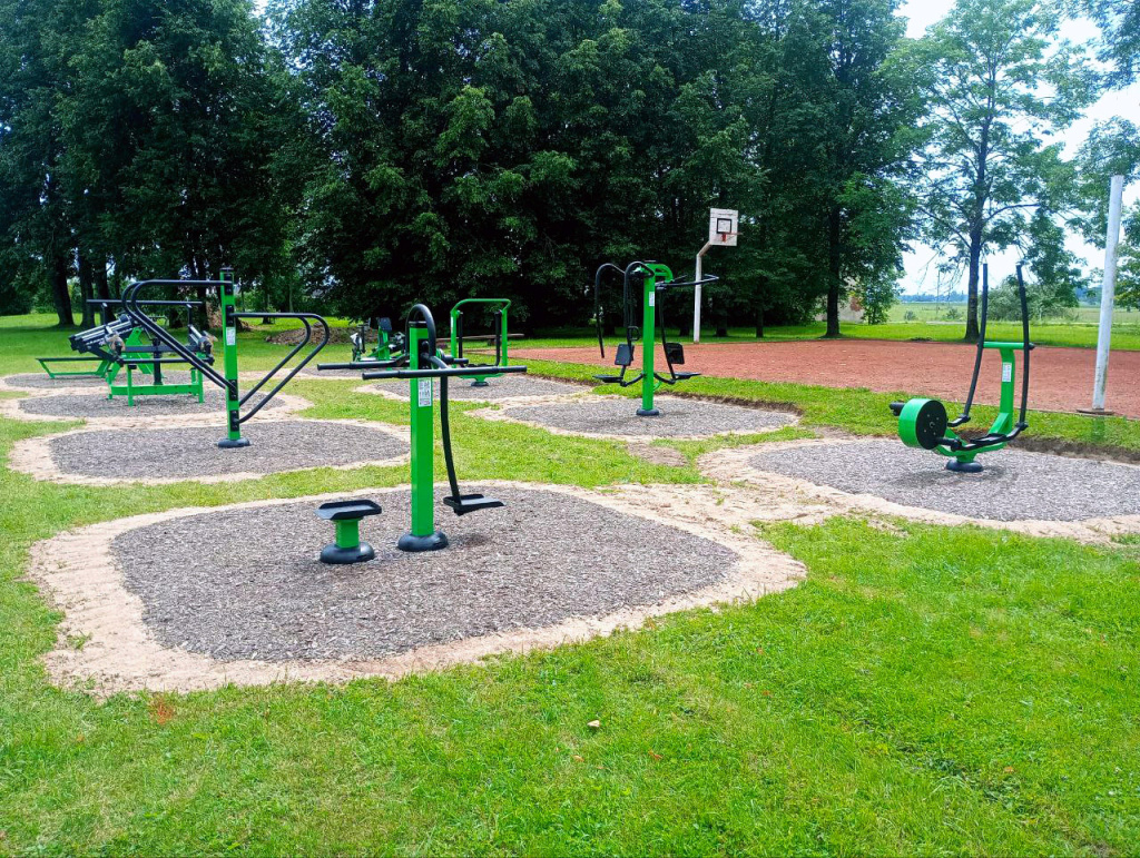 InterAtletika-workout-equipment-at-sports-ground-in-latvia-01