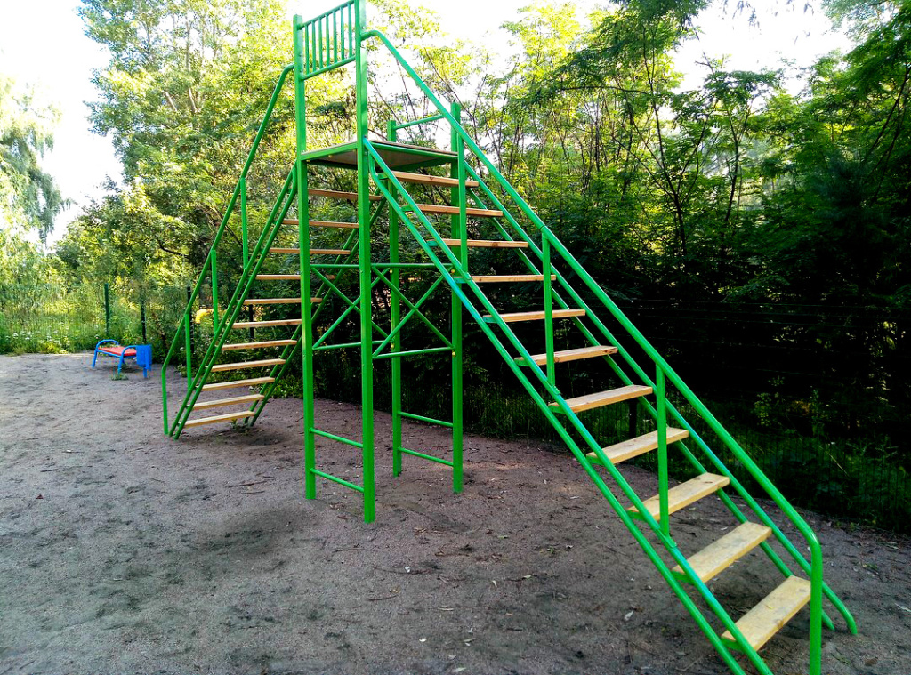 InterAtletika-from-barriers-to-slides-modern-dog-walking-01